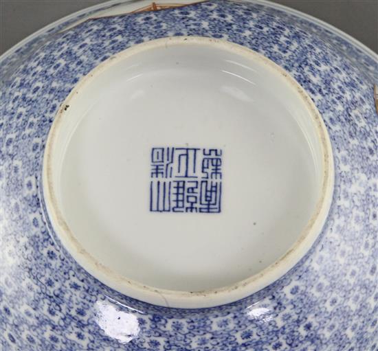 A Chinese grisaille and gilt decorated bowl, Yongzheng mark, 19th century, diameter 16cm (2)